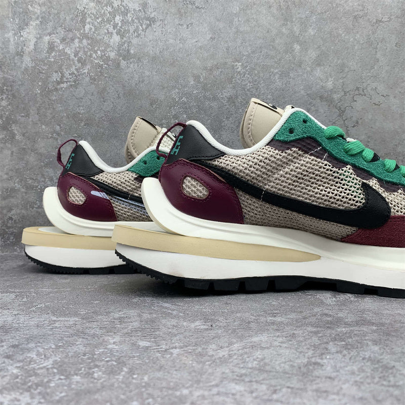 Nike VaporWaffle "Sacai - Villain Red / Neptune Green" - Ma boutique