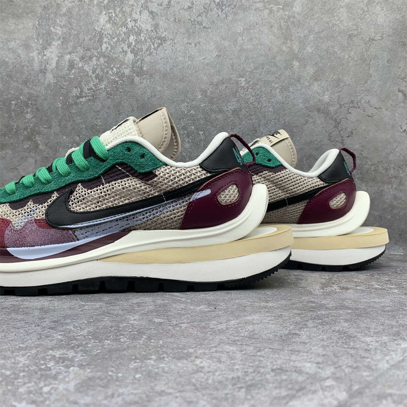 Nike VaporWaffle "Sacai - Villain Red / Neptune Green" - Ma boutique