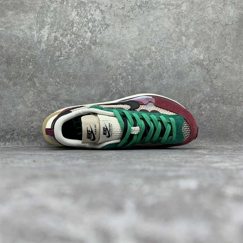 Nike VaporWaffle "Sacai - Villain Red / Neptune Green" - Ma boutique