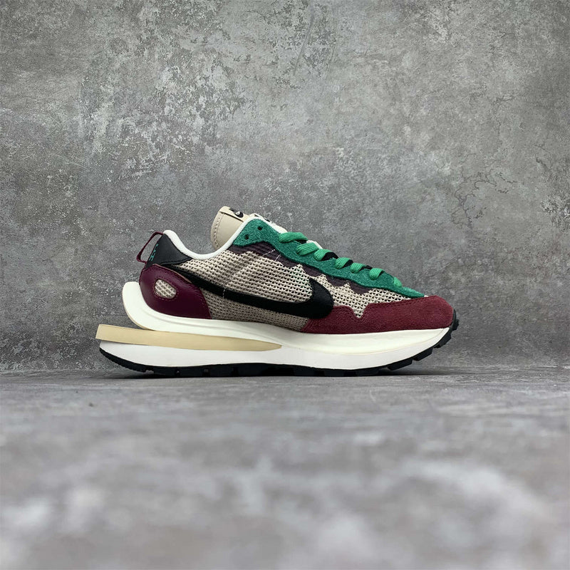 Nike VaporWaffle "Sacai - Villain Red / Neptune Green" - Ma boutique