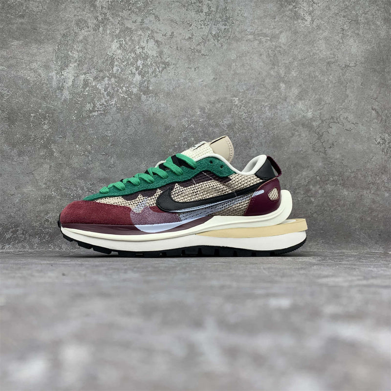 Nike VaporWaffle "Sacai - Villain Red / Neptune Green" - Ma boutique