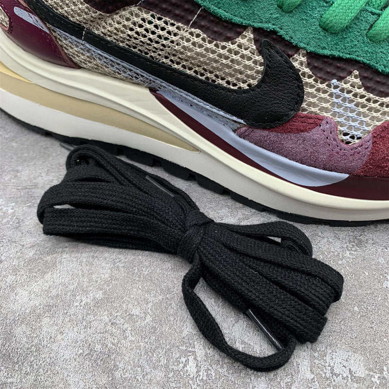 Nike VaporWaffle "Sacai - Villain Red / Neptune Green" - Ma boutique