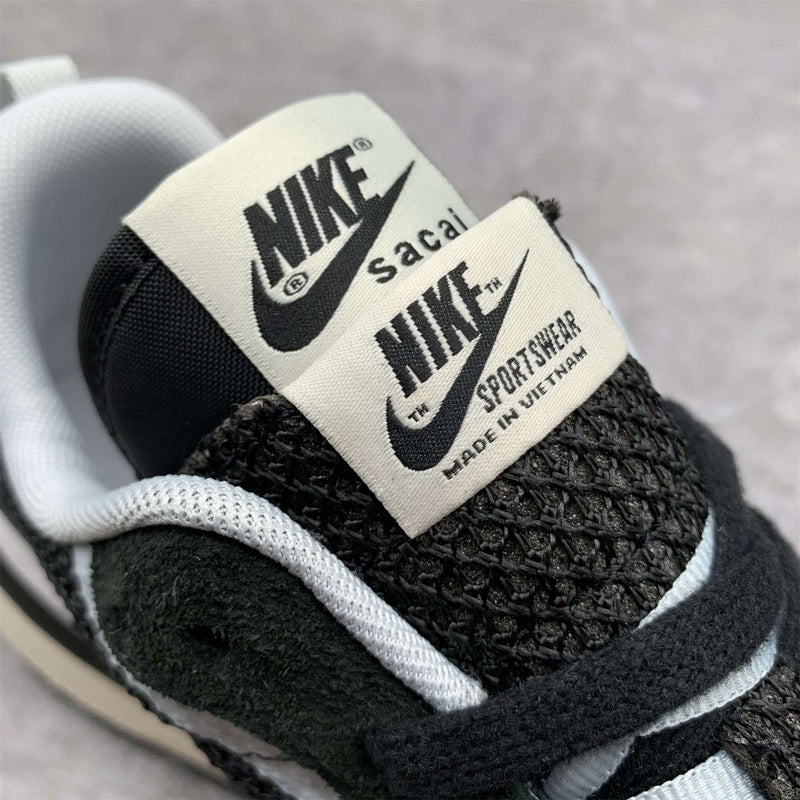 Nike VaporWaffle "Sacai - Black White" - Ma boutique