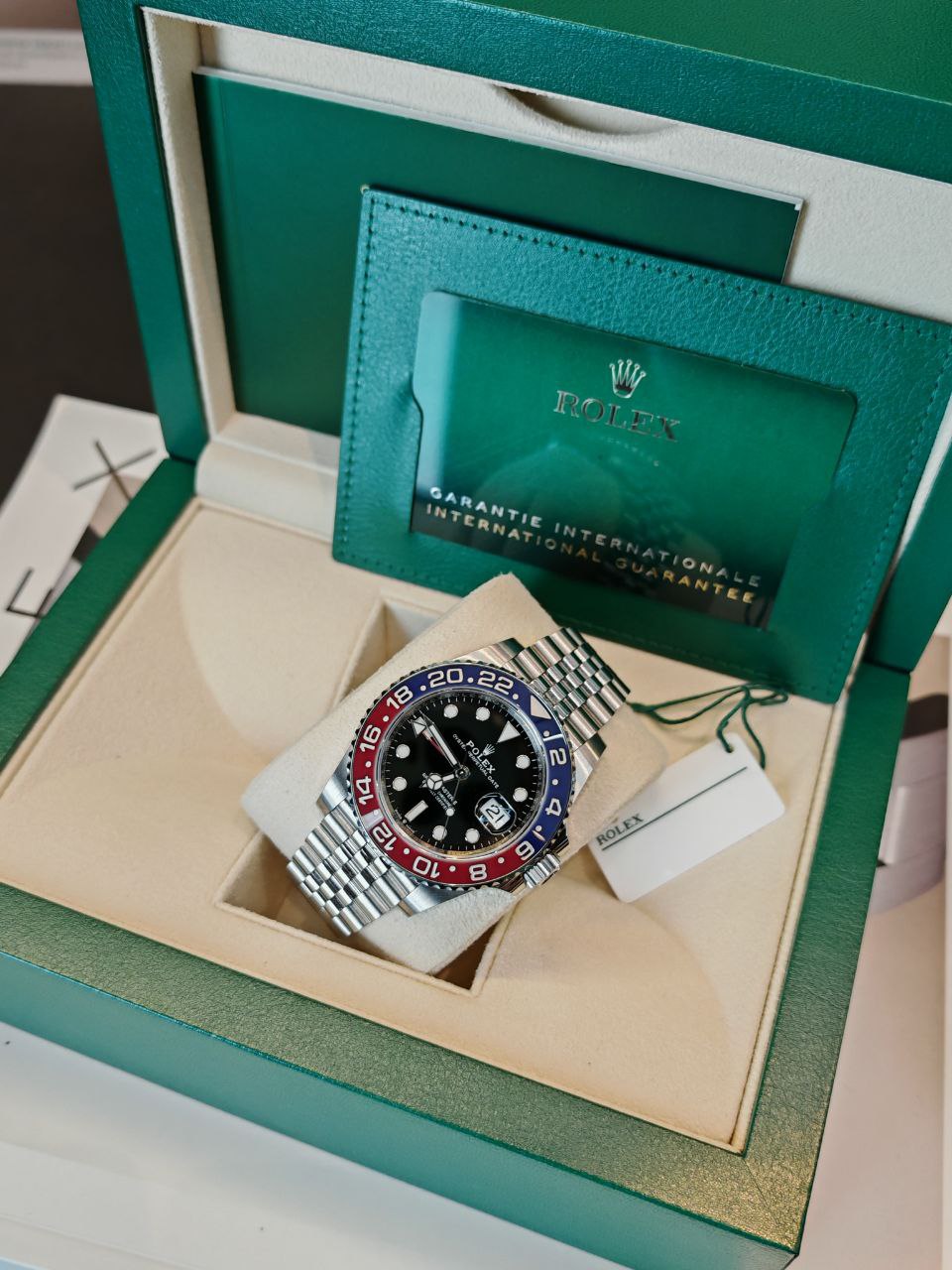 Rolex GMT-Master II  Oyster, 40 mm, Jubile 126710BLRO