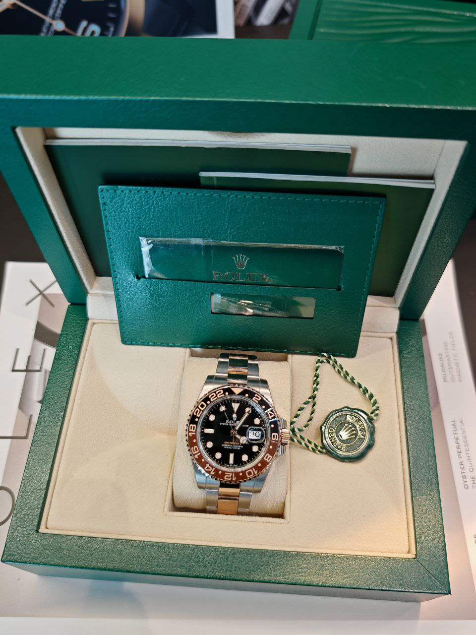 Rolex GMT-Master II 40 mm, Rolesor Everose – M126711CHNR-0002